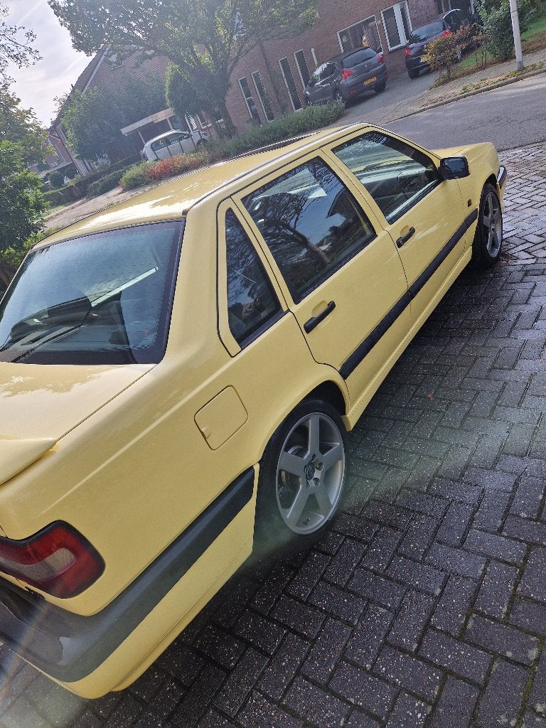 Volvo 850 2.3 T5-R Yellow Cream handschakel, Auto's, Voorwielaandrijving, Zwart, Alcantara, 1446 kg
