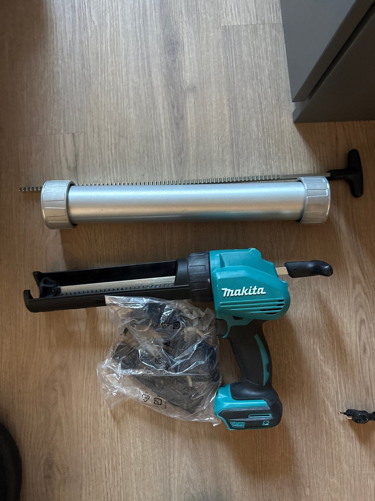 Makita kitspuit met worstkit opzetstuk, Doe-het-zelf en Verbouw, Verzenden, Zo goed als nieuw