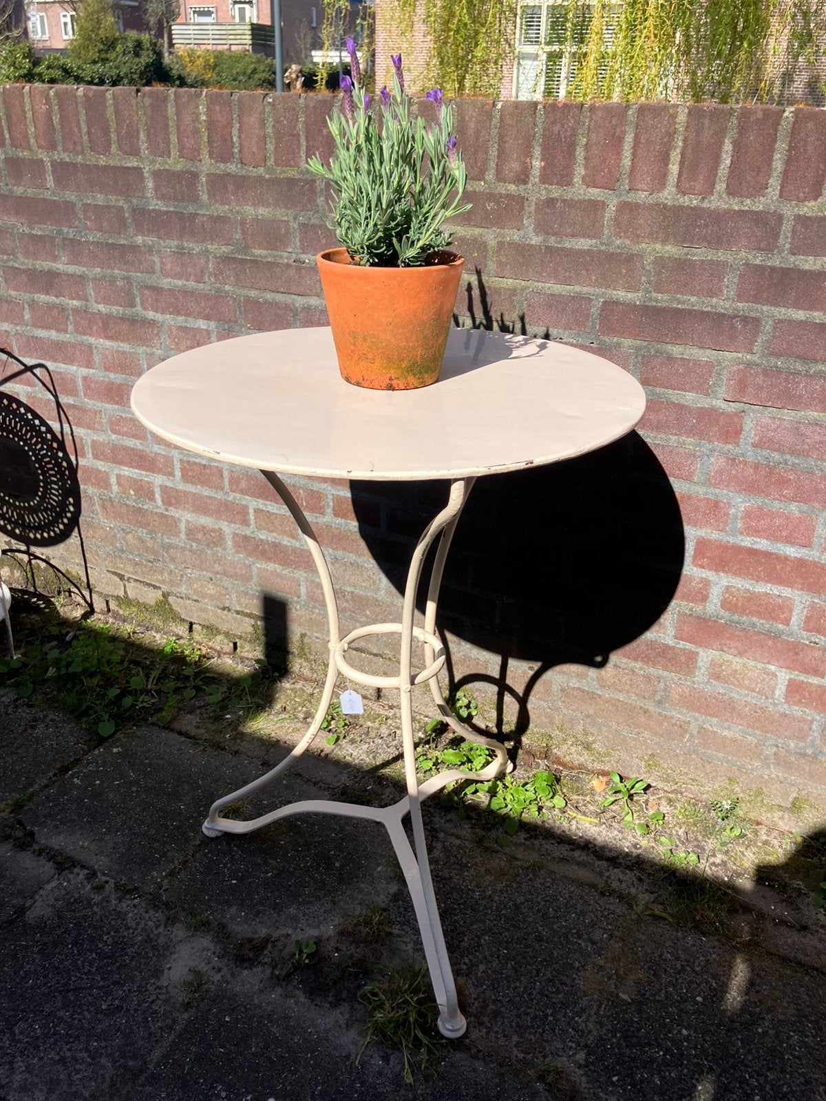 Franse ronde tuintafel, Ophalen