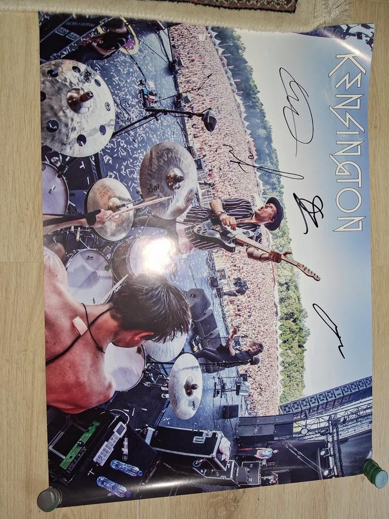 Kensington Poster gesigneerd - 58x42 cm - Muziekposter, Ophalen of Verzenden