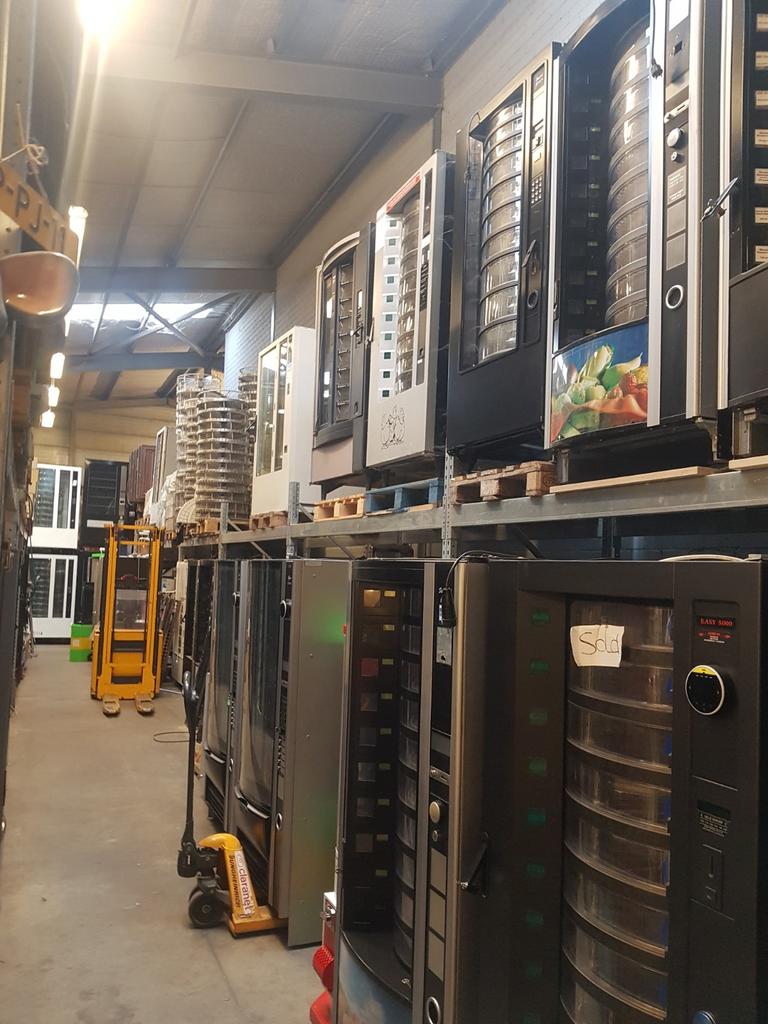 Frisdrank automaten  met lift, Ophalen