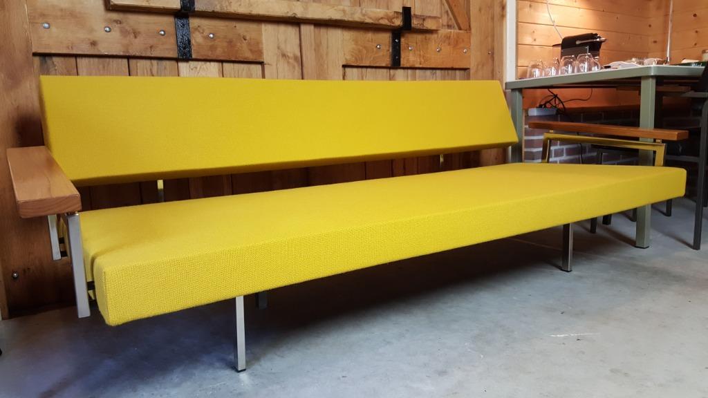 Meesters in het  renoveren van vintage design meubels, Crème, Verzenden, Tweepersoons, 190 cm of minder