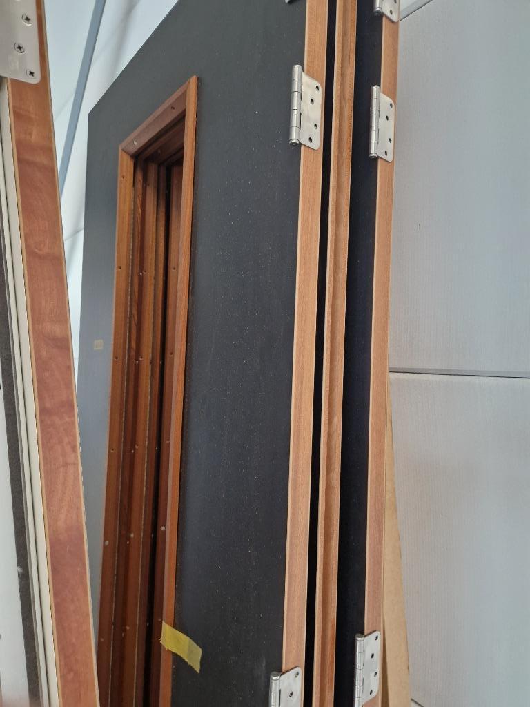 Deur hardhout zwart, Ophalen, 80 tot 100 cm, 215 cm of meer, Binnendeur