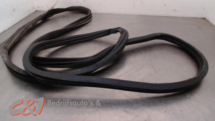 Schuifdeur Rubber rechts van een Nissan NV200, Gebruikt, -, -, Ophalen of Verzenden