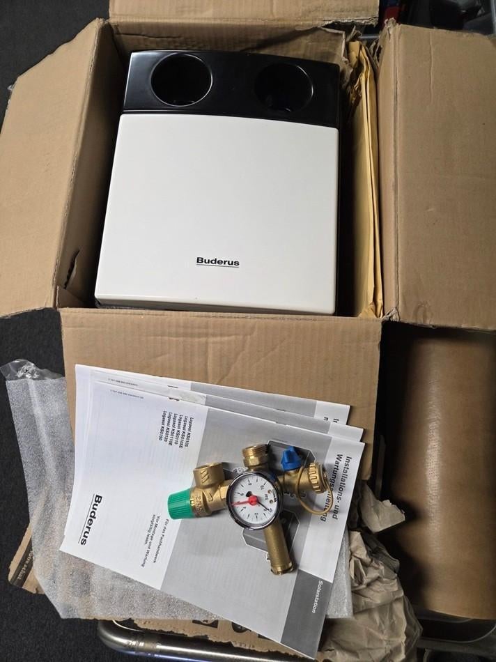 Pompgroep Buderus Logasol KS 0105, *NIEUW*, Doe-het-zelf en Verbouw, Verwarming en Radiatoren, 30 tot 80 cm, Overige typen, Nieuw