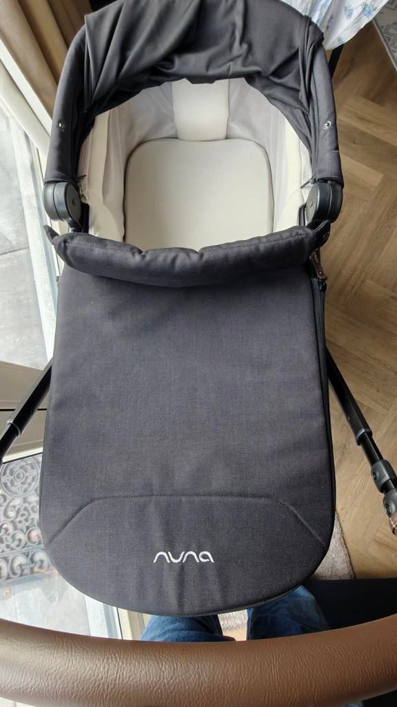Nuna Triv Carry Cot  - Zo goed als nieuw!, Overige merken, Ophalen of Verzenden, Zo goed als nieuw, Combiwagen