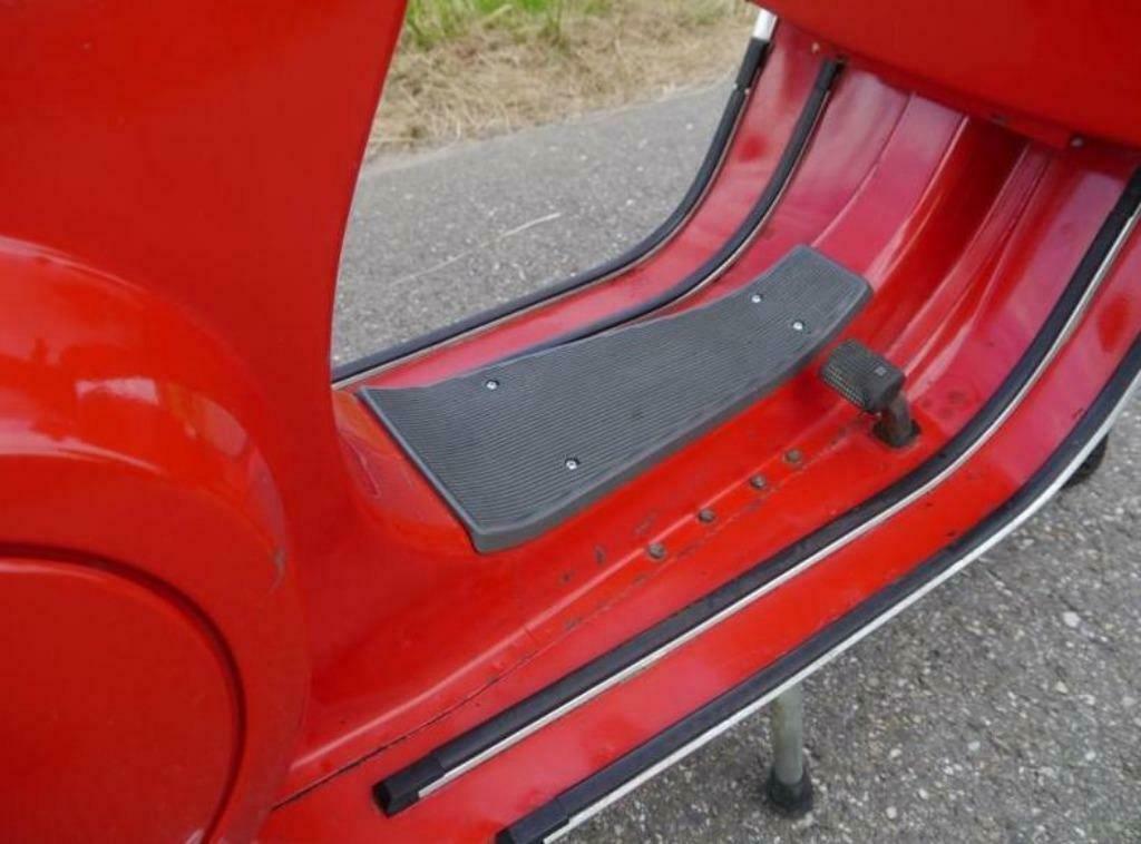 Middenmat voor treeplank Vespa PK50, treeplankmatten - nieuw, Fietsen en Brommers, Ophalen of Verzenden, Nieuw, Kap, Overige merken