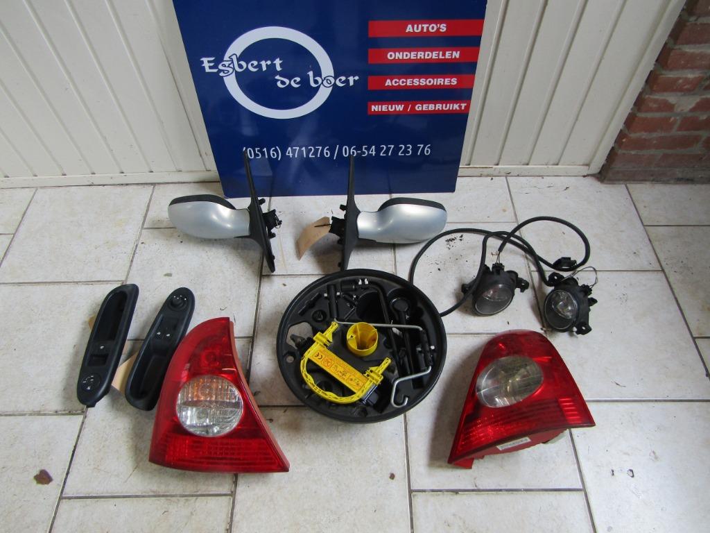 onderdelen renault clio achterlichten trekhaak verstralers, Auto-onderdelen, Carrosserie en Plaatwerk, Ophalen of Verzenden, Achter