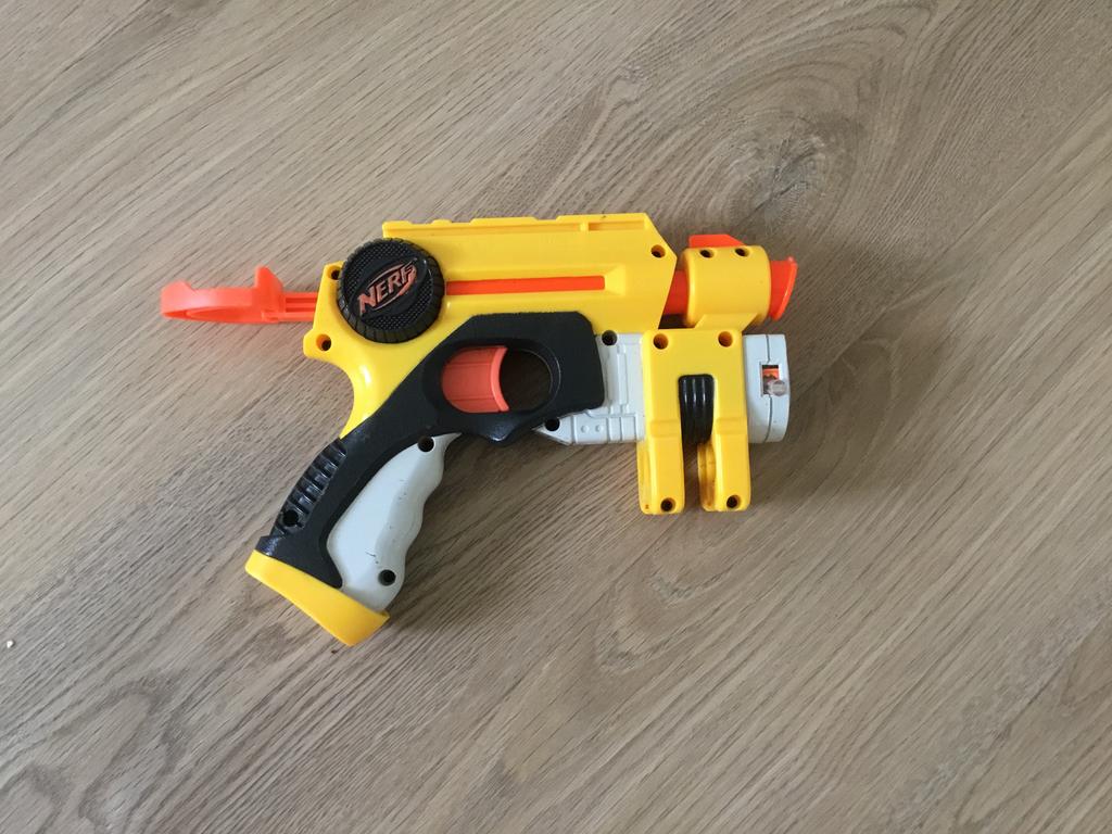 Nerf pistool, Kinderen en Baby's, Ophalen of Verzenden, Zo goed als nieuw