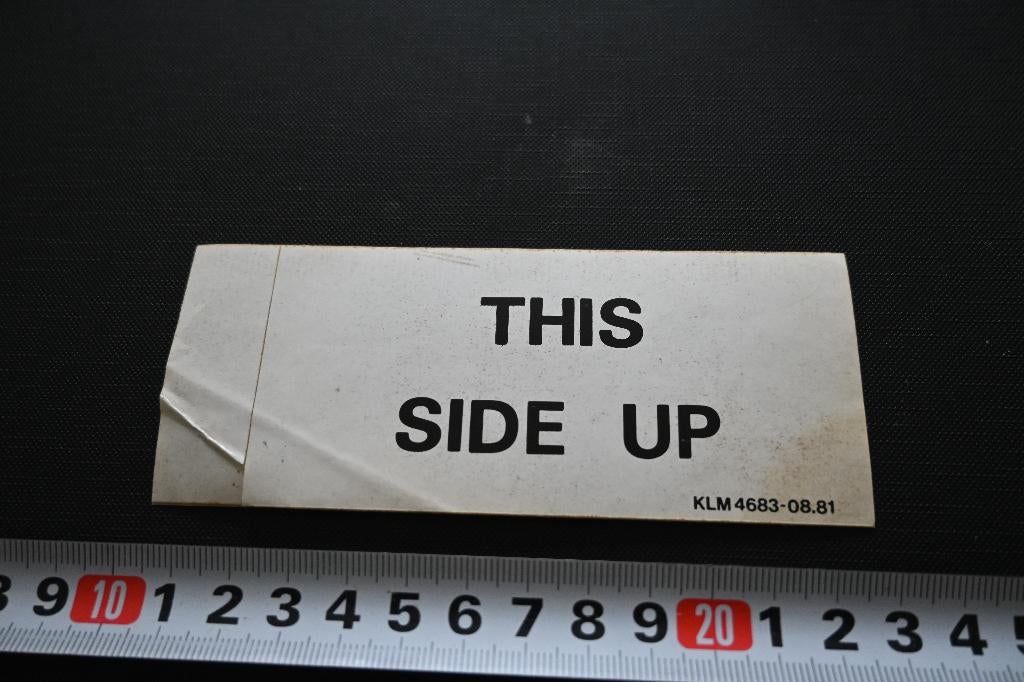sticker KLM label THIS SIDE UP, Ophalen, Zo goed als nieuw