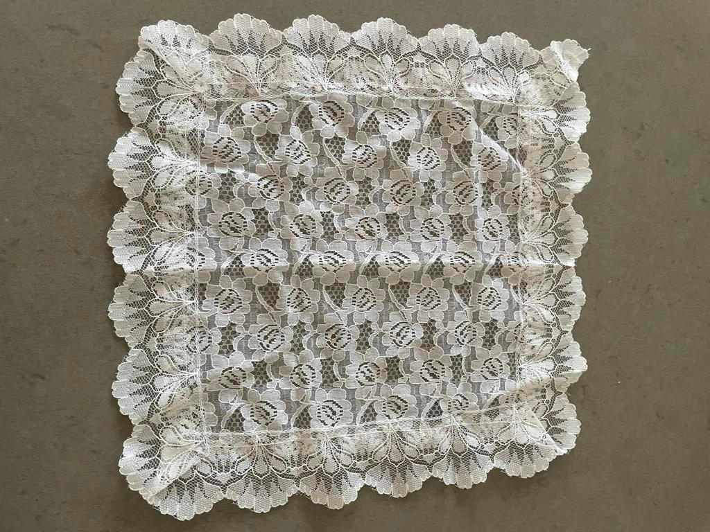 Witte kanten pochet, Ophalen of Verzenden, Nieuw, Wit, Ivoor of Crème, Accessoires