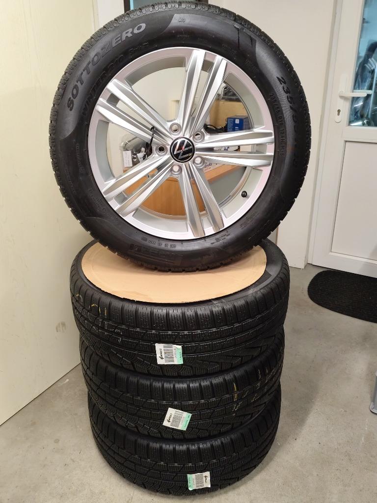 VW Tiguan 5NA Originel 18,inch velgen winterbanden 235/55R18, Auto-onderdelen, Banden en Velgen, Ophalen, 18 inch, Banden en Velgen