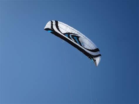 Lotus Kite 18m - Perfect voor lichte wind!, Watersport en Boten, Kitesurfen, Geen board, Ophalen of Verzenden, 16 m² of meer, Bar