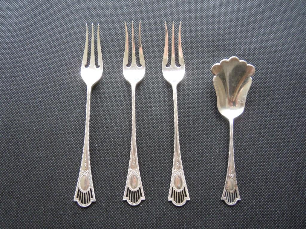 Echt zilveren kleinbestek “Medaillon” of “Luxe Parelrand”, Antiek en Kunst, Ophalen of Verzenden