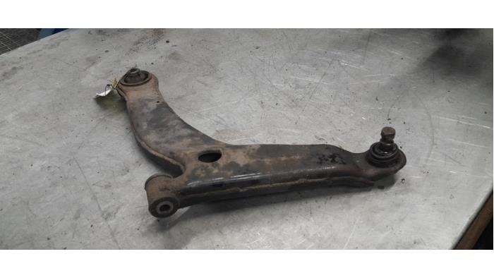 Draagarm links-voor van een Mitsubishi Grandis, Auto-onderdelen, Ophanging en Onderstel, Mitsubishi, Gebruikt, 3 maanden garantie
