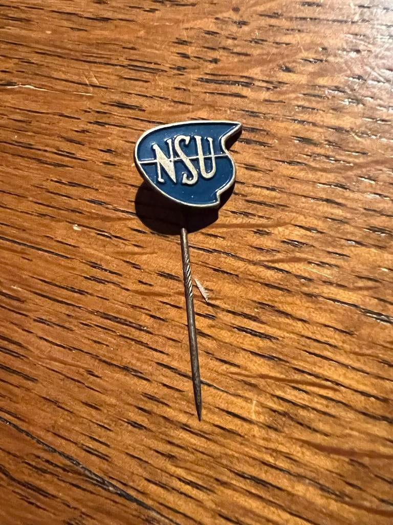 Oude NSU Speld, Ophalen of Verzenden, Gebruikt, Merk, Speldje of Pin