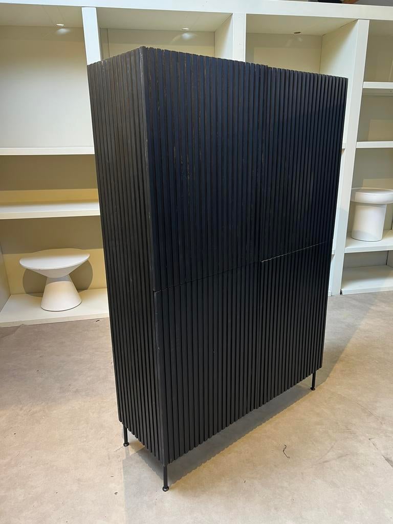 WandKast mangohout zwart met deuren 180cm, Huis en Inrichting, Kasten | Wandmeubels, Info@savoireinteriors.com, Van haestrechtstraat 15d