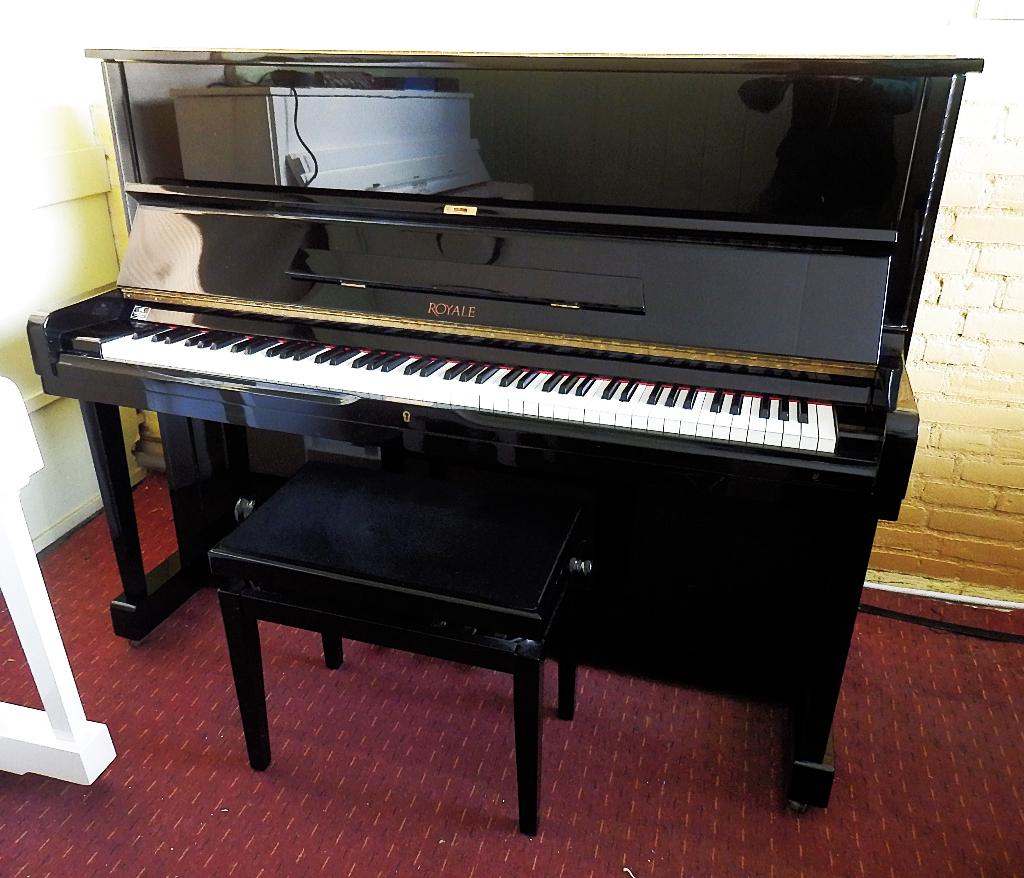 In prijs verlaagd: Hoog model Royale piano-Transport kan(!), Ophalen, Zwart, Zo goed als nieuw, Piano
