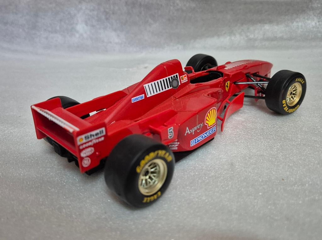 Ferrari F310 Modelauto 1:24 nu voor 14,95, Ophalen of Verzenden, Zo goed als nieuw, Auto, Bburago