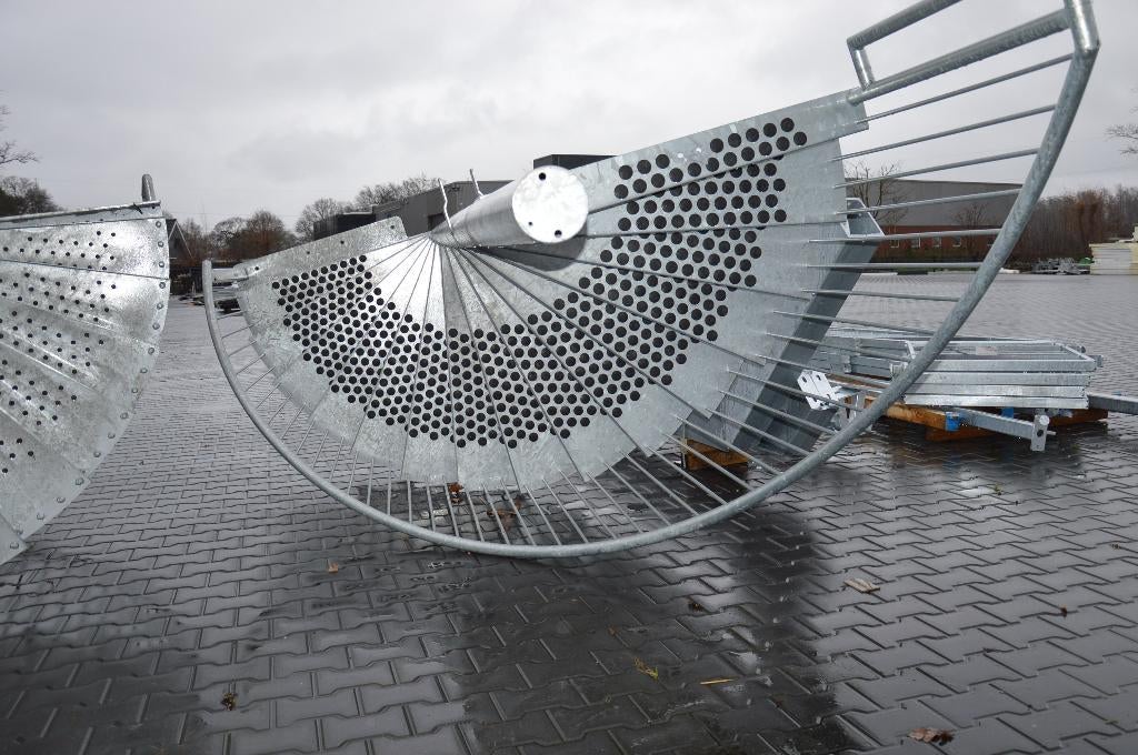 Stalen wenteltrap spiltrap verzinkt nieuw, Doe-het-zelf en Verbouw, Ladders en Trappen, Ophalen, Nieuw, 2 tot 4 meter