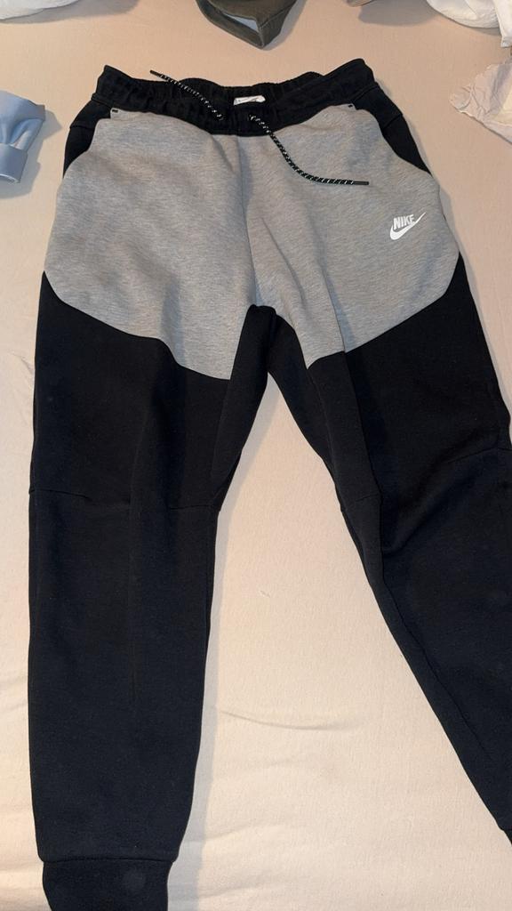 Nike tech broek maat M, Kleding | Heren, Sportkleding, Ophalen of Verzenden, Zo goed als nieuw, Algemeen