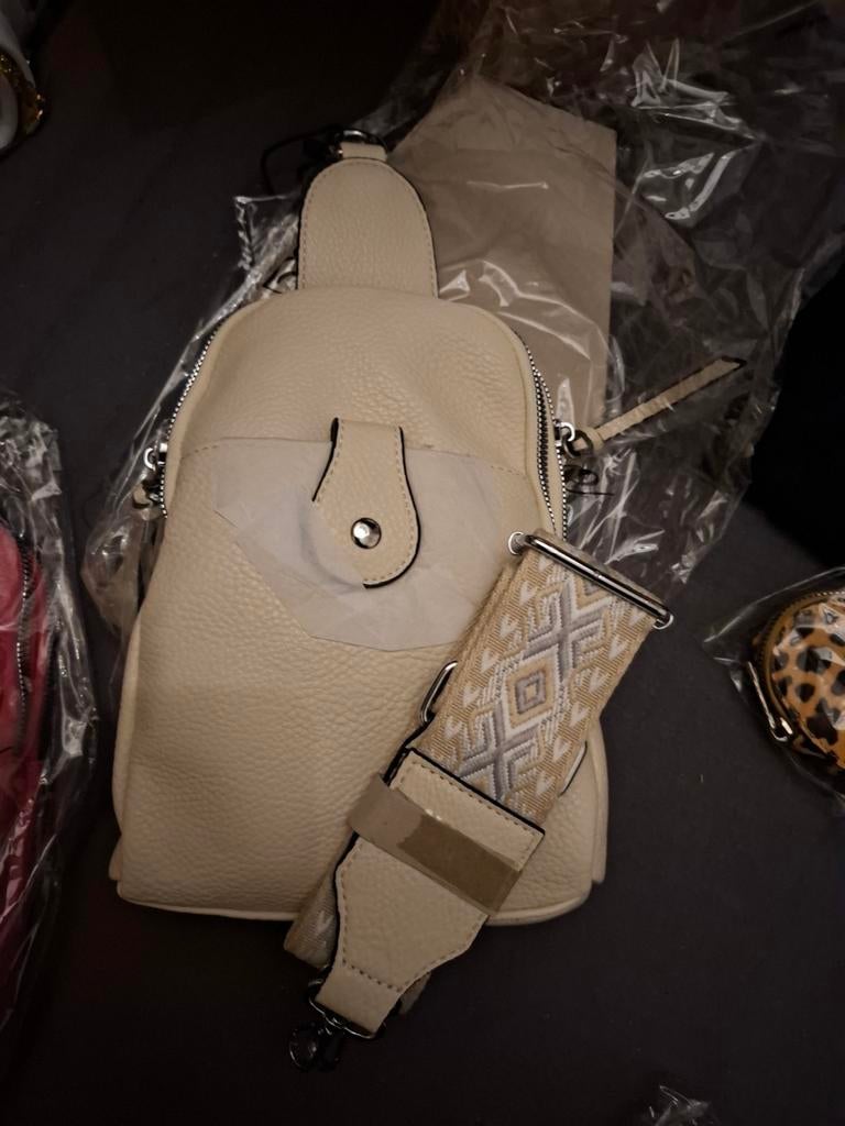 Beige Tas met Strap en fuchsia  roze, Sieraden, Tassen en Uiterlijk, Tassen | Damestassen, Ophalen of Verzenden, Nieuw, Beige