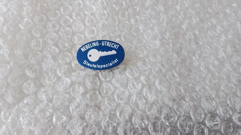 Speldje nebbeling sleutelspecialist uit Utrecht, Verzamelen, Speldjes, Pins en Buttons, Ophalen of Verzenden, Zo goed als nieuw