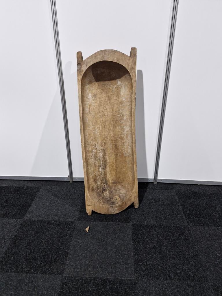 Een hele grote houten trog in gebruikt staat, Ophalen of Verzenden