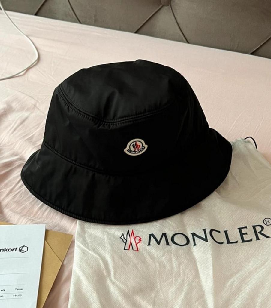 Moncler Zwarte Hoed - Nieuwstaat, Ophalen of Verzenden, Zo goed als nieuw, One size fits all, Hoed