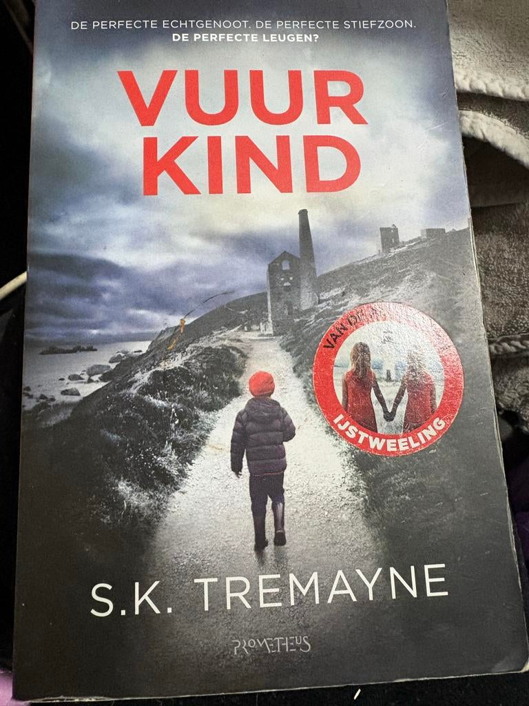 Vuurkind - S.K. Tremayne - Spannende thriller, Boeken, Ophalen of Verzenden, Zo goed als nieuw, Nederland