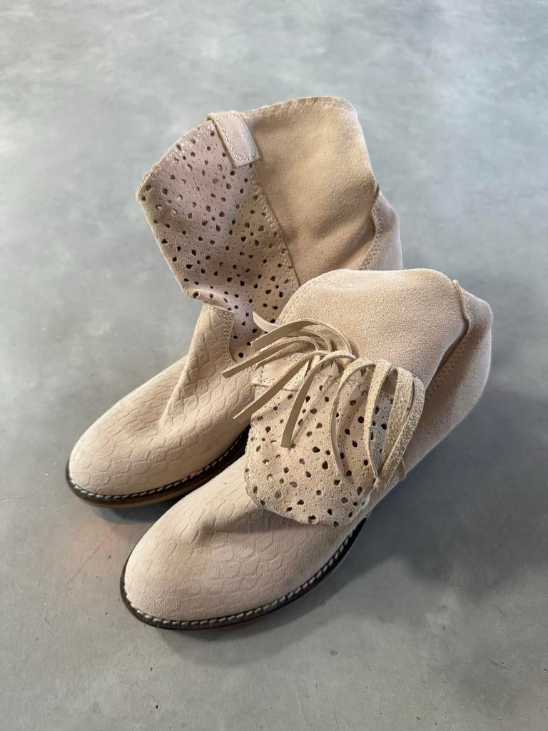 Ibiza S'atalaya Laarzen - Maat 40 (valt als 41), Kleding | Dames, Schoenen, Zo goed als nieuw, Lage of Enkellaarzen, Beige, Ophalen of Verzenden