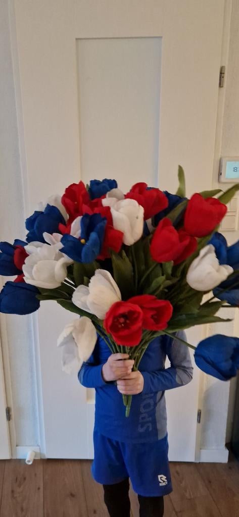 4 Bossen Kunstbloemen tulp Rood-Wit-Blauw - EK & Carnaval, Ophalen of Verzenden, Nieuw, Binnen