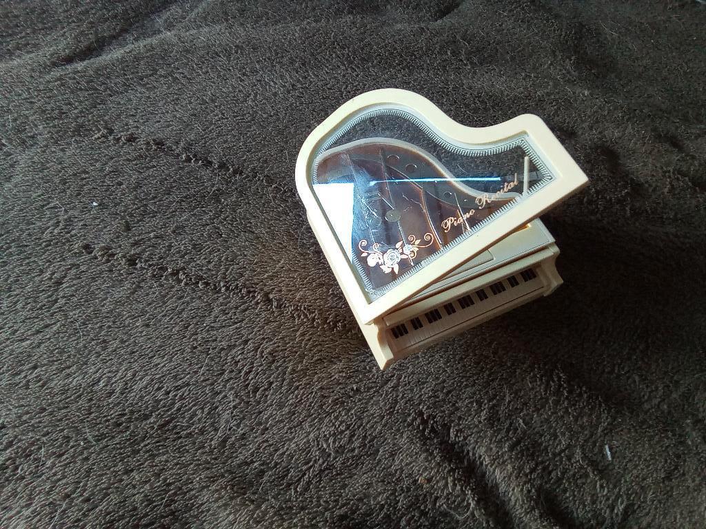 1 miniatuur piano muziekdoosje, Ophalen