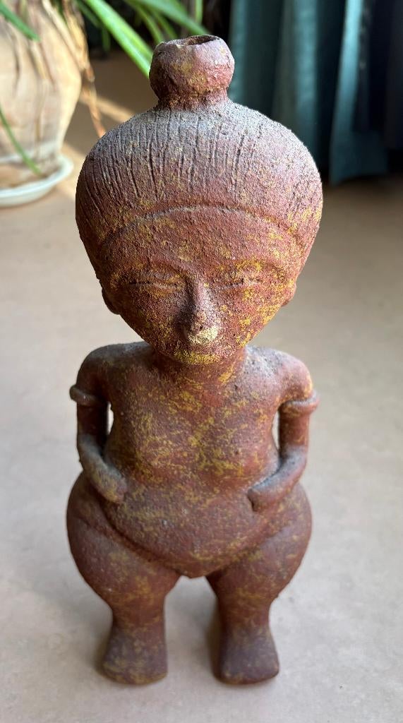 Terracotta vrouwenfiguur, precolumbiaanse stijl, Antiek en Kunst, Ophalen of Verzenden