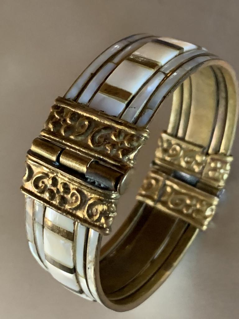 Oude exotische armband met parelmoer inlay, Sieraden, Tassen en Uiterlijk, Armbanden, Verzenden, Zo goed als nieuw, Overige kleuren
