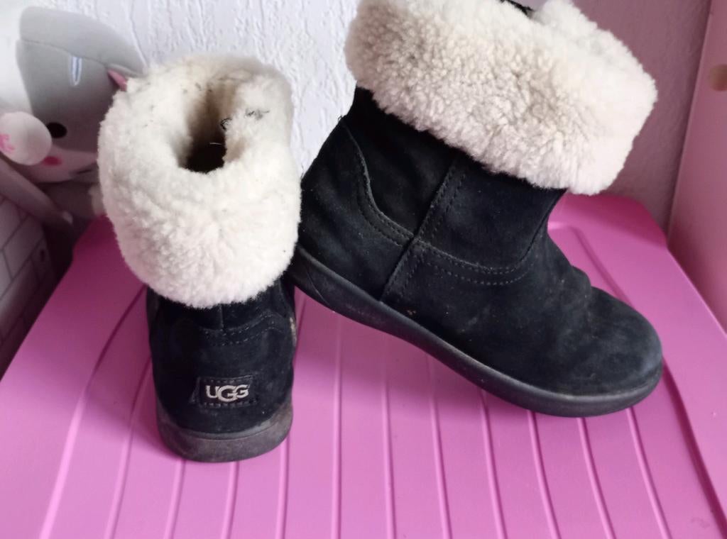 Originele UGG Laarsjes Maat 28.5, Kinderen en Baby's, Kinderkleding | Schoenen en Sokken, UGG, Jongen of Meisje, Ophalen of Verzenden