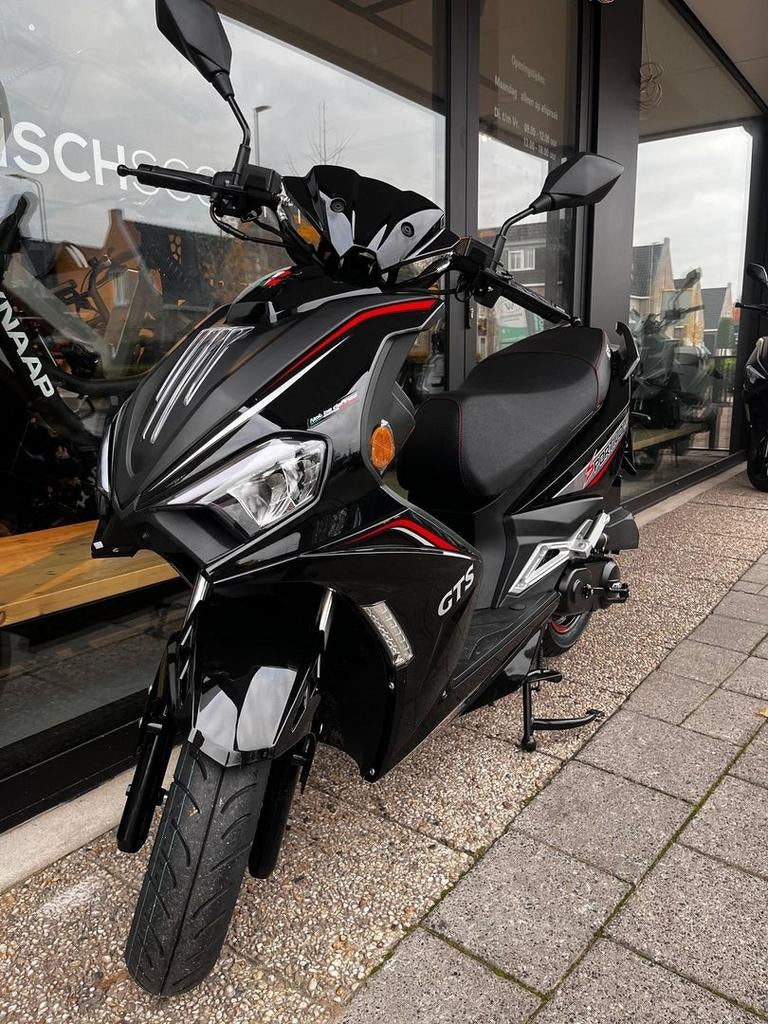 GTS Sportivo | Zwart/Rood | Vandaag Nog rijden?, Gts, Onbekend, Nieuw, Onbekend