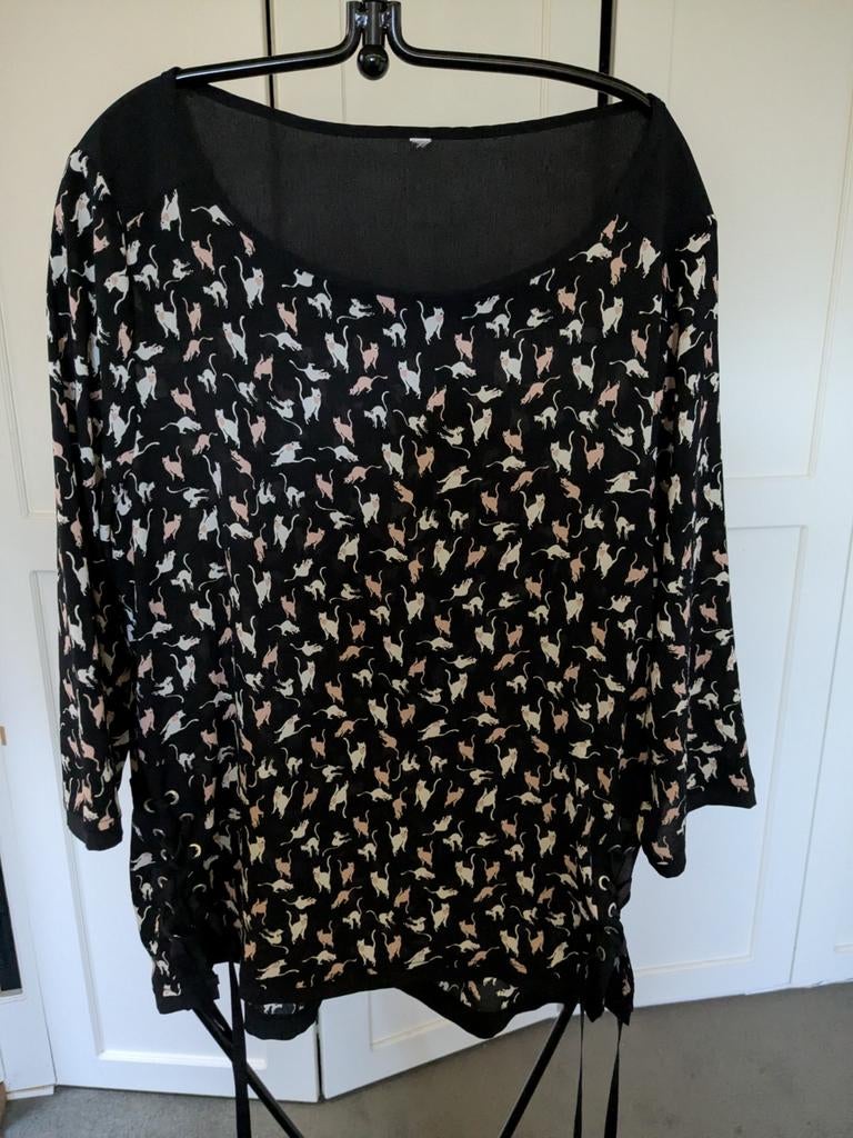 Zwarte blouse met roze en witte katten, Kleding | Dames, Tops, Zwart, Maat 46/48 (XL) of groter, Ophalen of Verzenden, Zo goed als nieuw