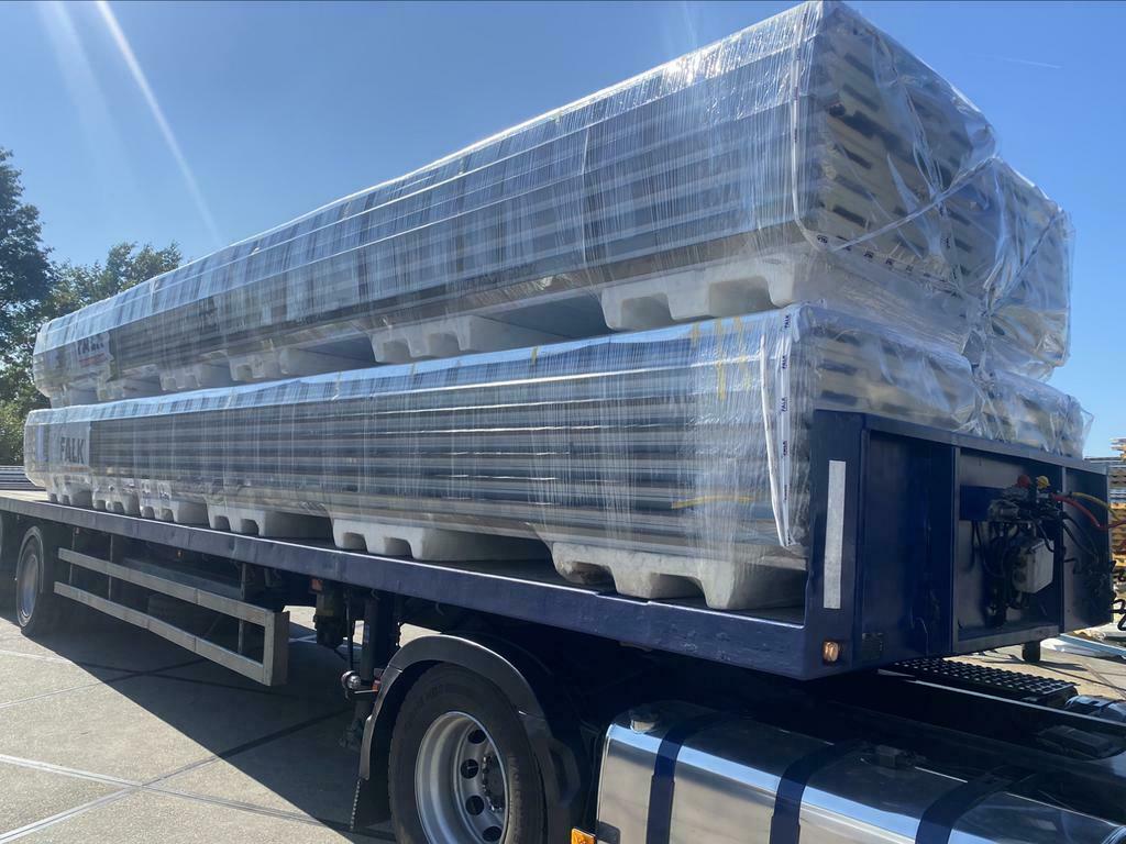 Foto 3 van 4000m2 geisoleerde dakplaten - sandwichpanelen restpartij