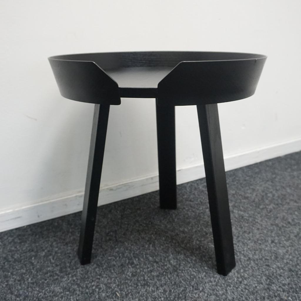 Muuto Around Coffee Table Small Bijzettafel Zwart | Hout, Huis en Inrichting, 45 tot 60 cm, Minder dan 55 cm, Gebruikt, -