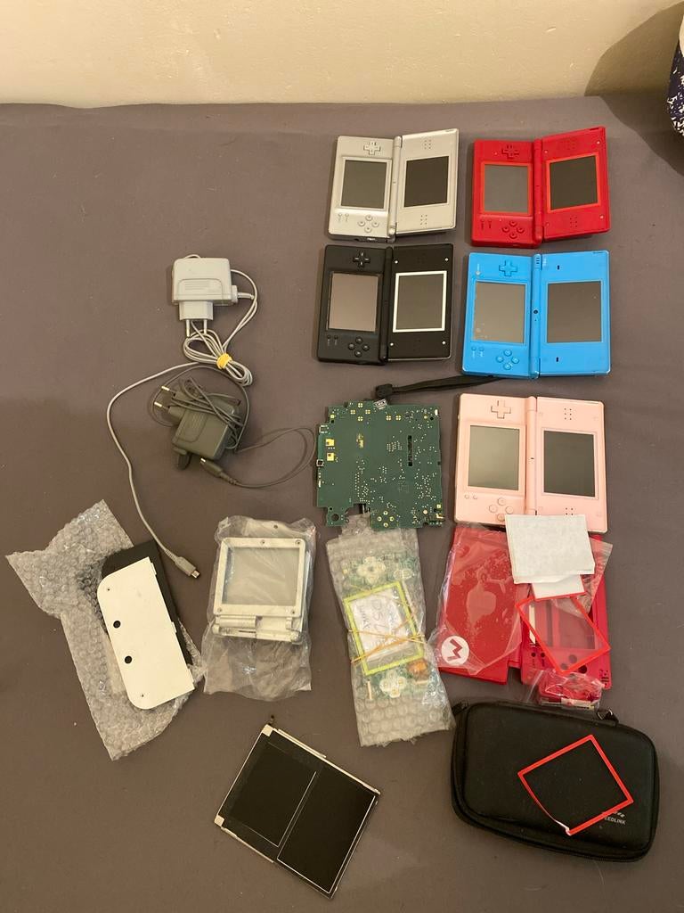 Nintendo DS & 2DS Consoles + Onderdelen - Diverse Kleuren, Spelcomputers en Games, Spelcomputers | Overige Accessoires, Gebruikt