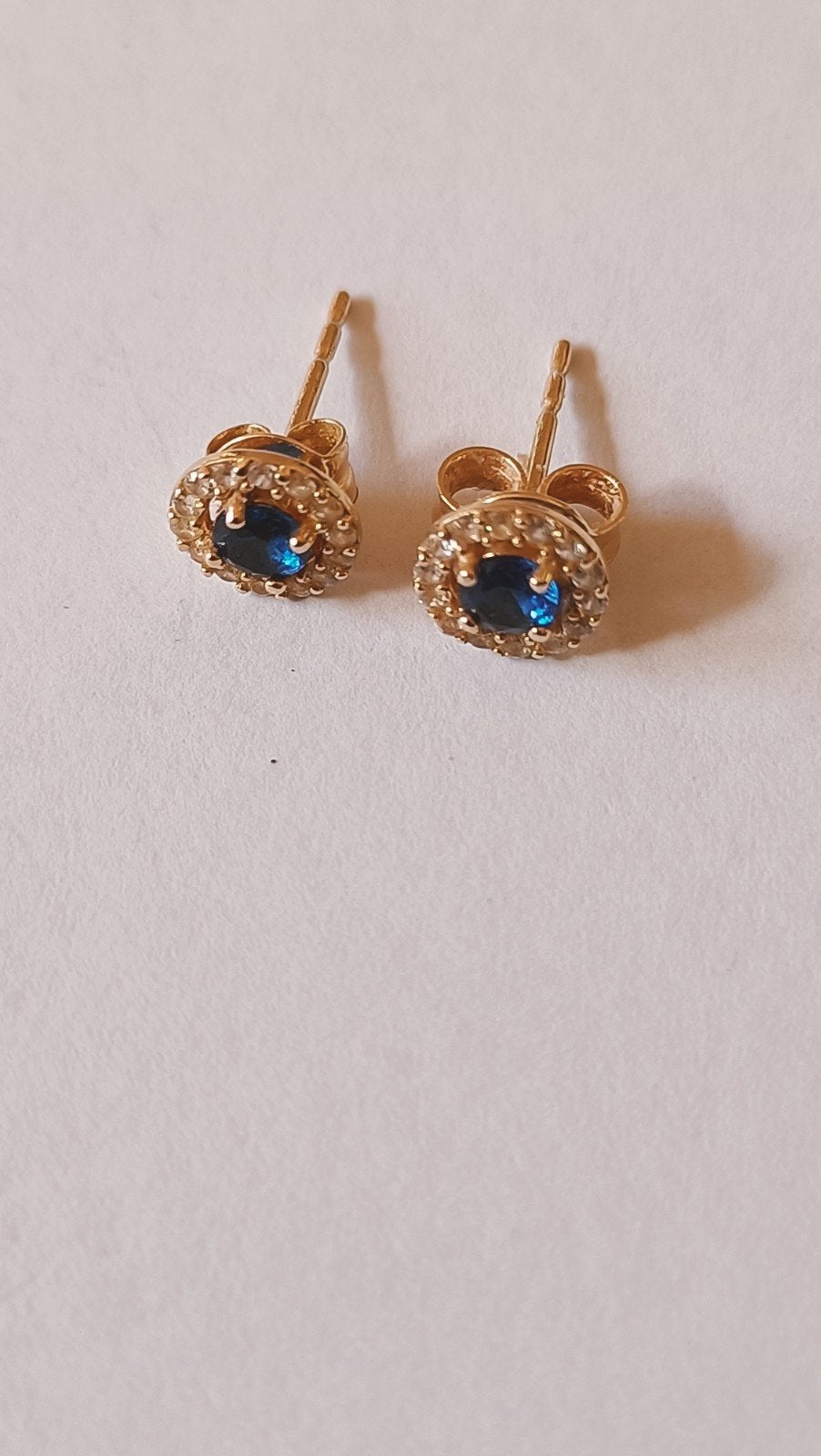 Gouden oorstekers Saffier en Zirconia, 14 krt, Sieraden, Tassen en Uiterlijk, Antieke sieraden, Verzenden, Goud, Oorbellen, Met edelsteen