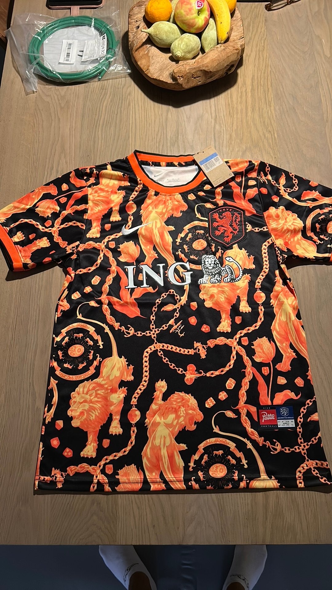 Nederlands Elftal Warmloopshirt | Patta x Oranje | Maat M, Kleding | Heren, T-shirts, Ophalen of Verzenden, Nieuw, Maat 48/50 (M)