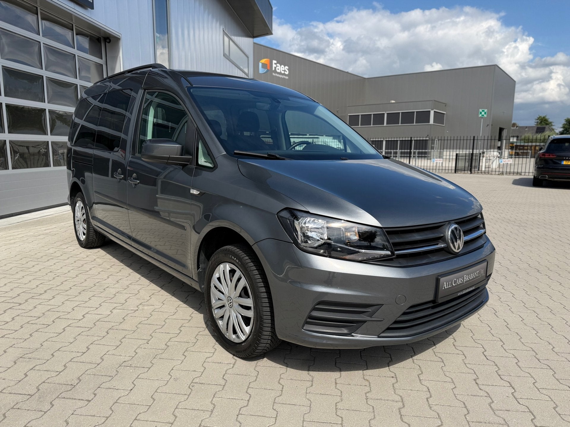 Volkswagen Caddy Maxi 1.4 TSI / 7 persoons / CarPlay/ clima, Voorwielaandrijving, Gebruikt, Zwart, 4 cilinders