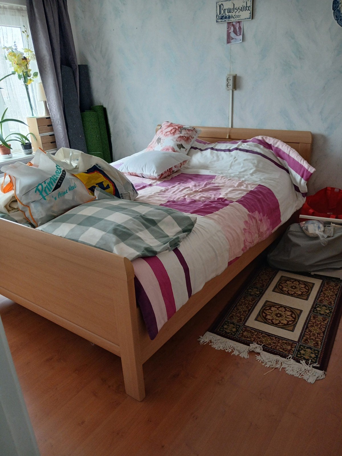Houten bed 140 cm breed met lattenbodem, Ophalen, Gebruikt, Overige kleuren, 140 cm