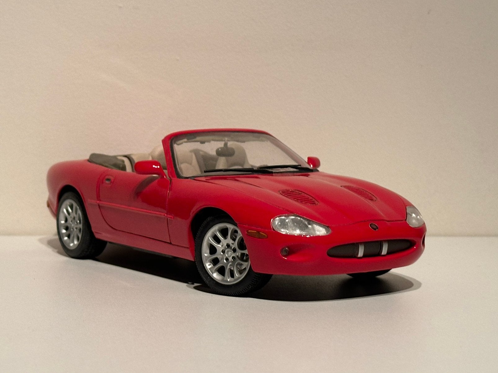 Jaguar XKR | Maisto | schaal 1:18 | Nieuwstaat, Ophalen of Verzenden, Zo goed als nieuw, Auto, Maisto