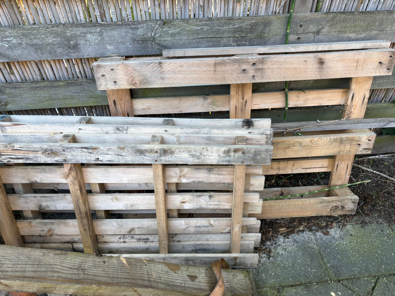 GRATIS. 3 pallets, Ophalen, Zo goed als nieuw, Pallet, Minder dan 200 cm