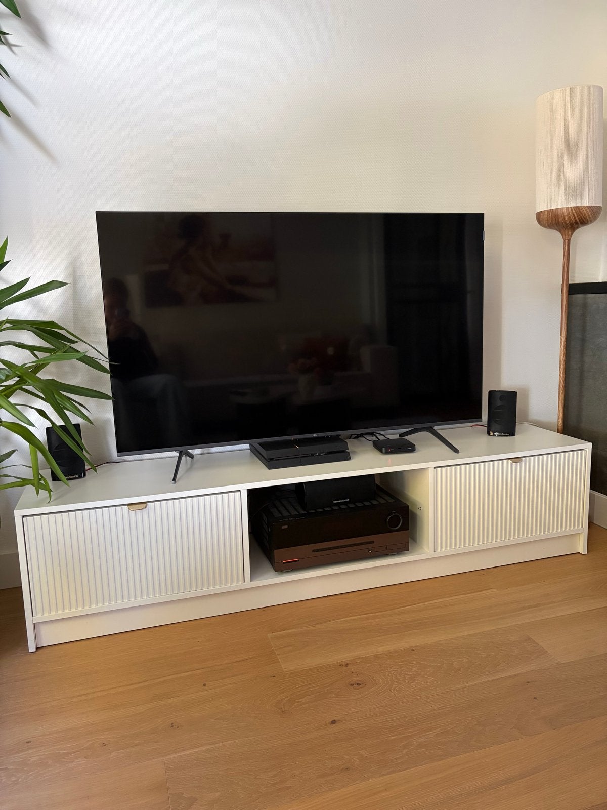 Modern TV-meubel wit, Ophalen, Overige materialen, 150 tot 200 cm, Zo goed als nieuw