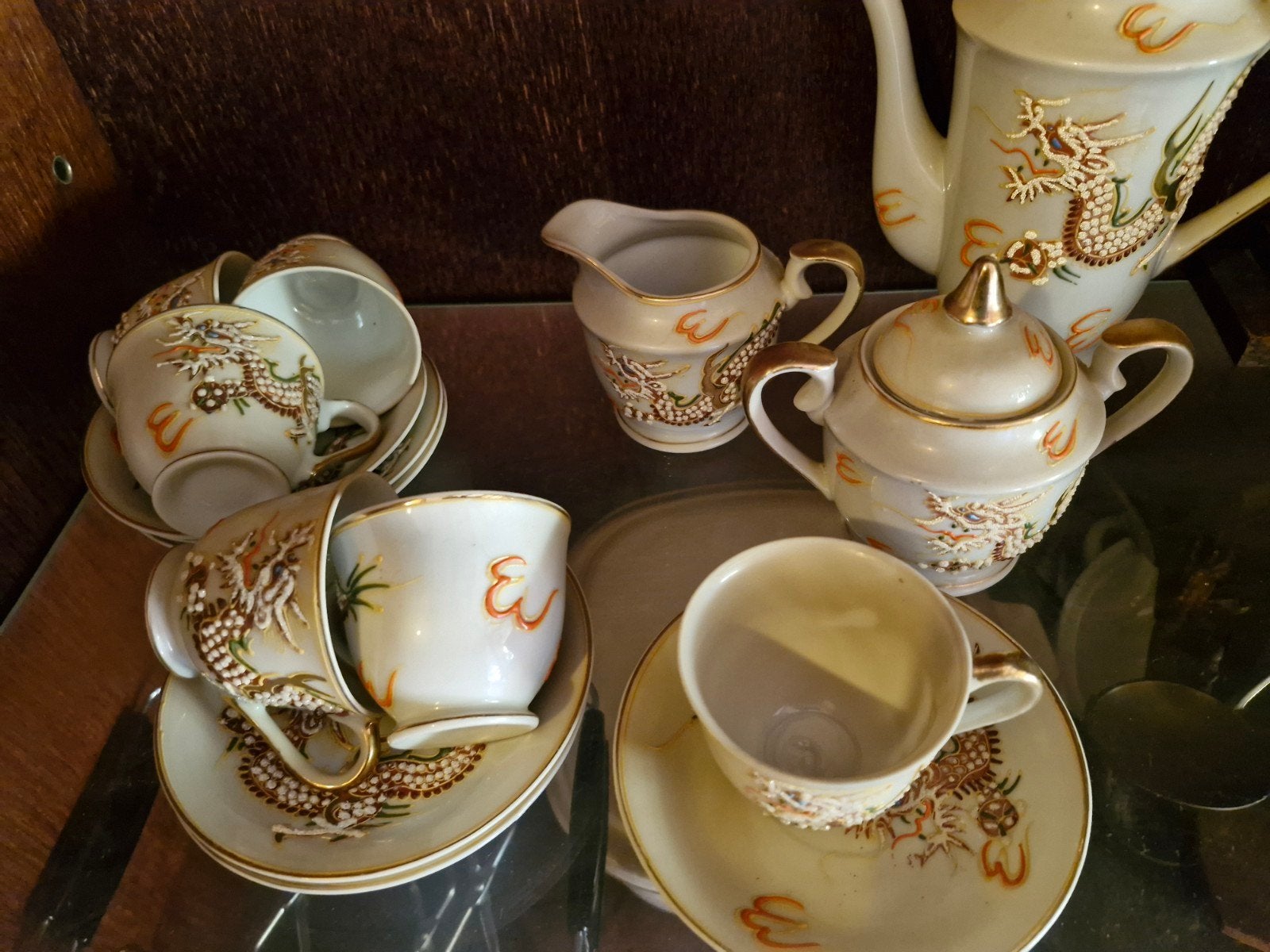 koffie / thee set met draak, Ophalen