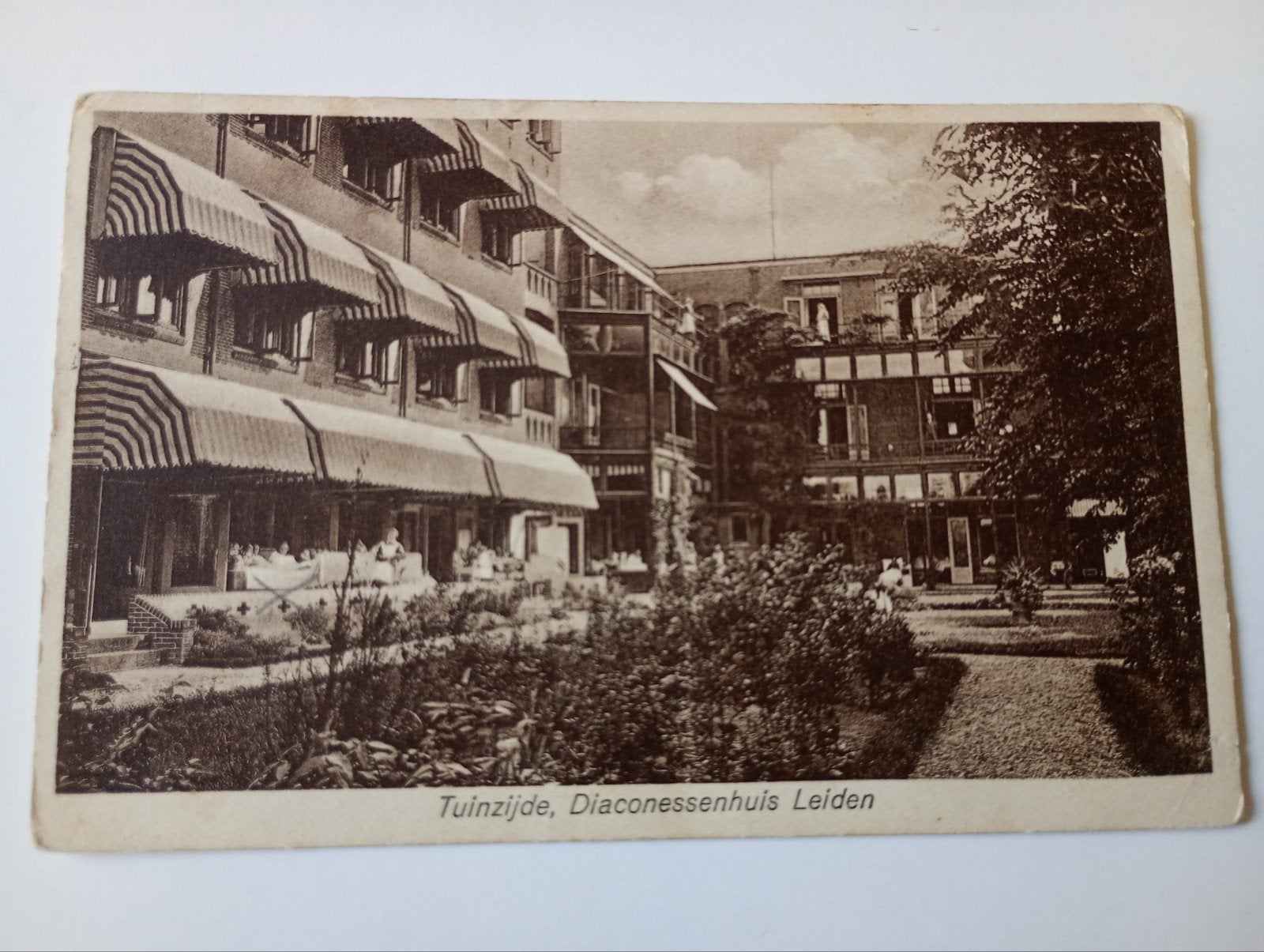 Leiden Tuin Diaconessenhuis 1930, Ophalen of Verzenden, 1920 tot 1940, Gelopen, Zuid-Holland